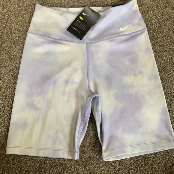 🆕 Women’s Nike DRI-FIT biker shorts - Picture 1 of 6